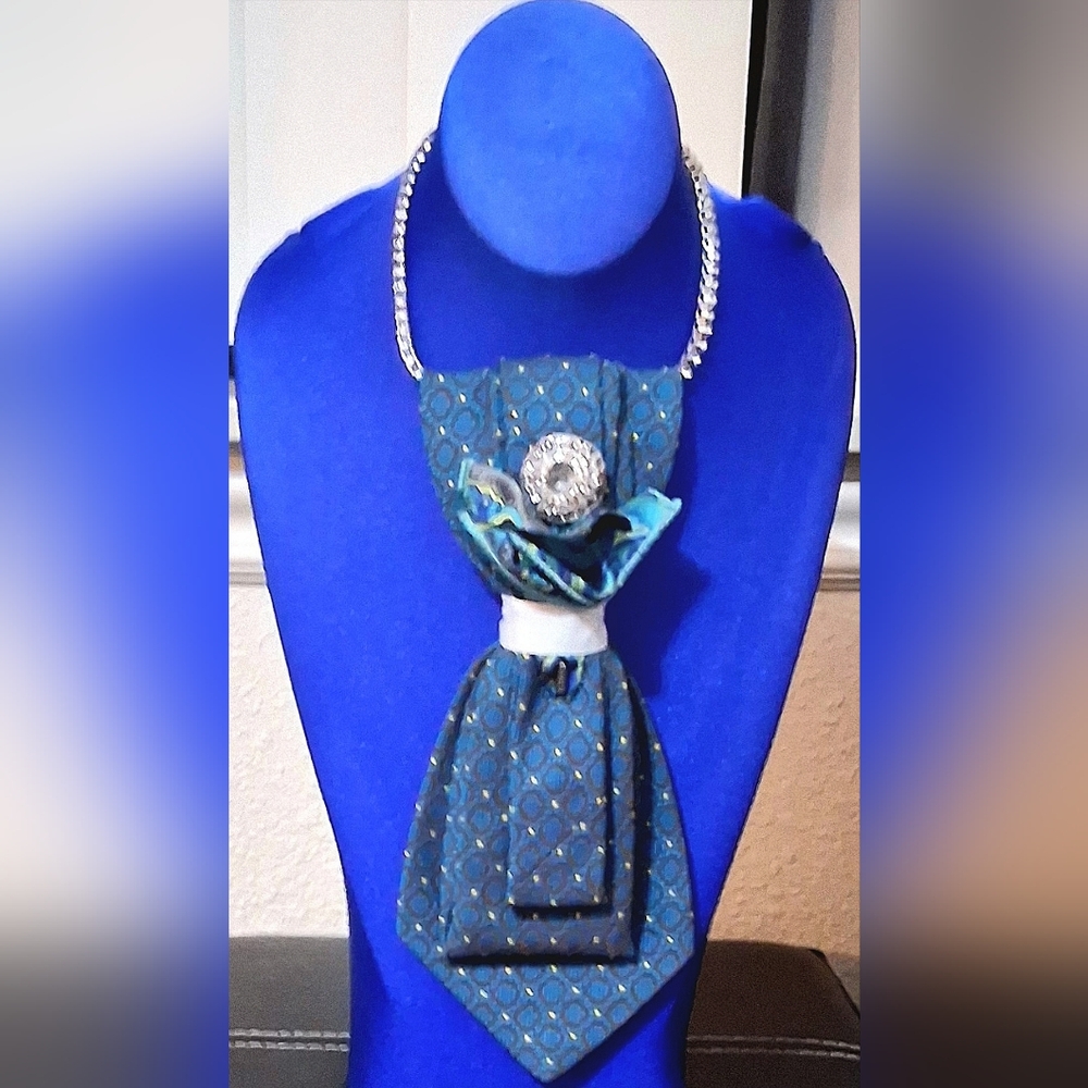 👔 IT'S A SALE!! DEBONAIR COUTURE TIE NECKLACE 👔